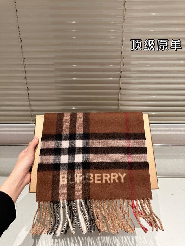 Burberry经典款明星同款驼色格纹羊绒围巾，2025版标，尺寸168*30Cm，官网6250 P