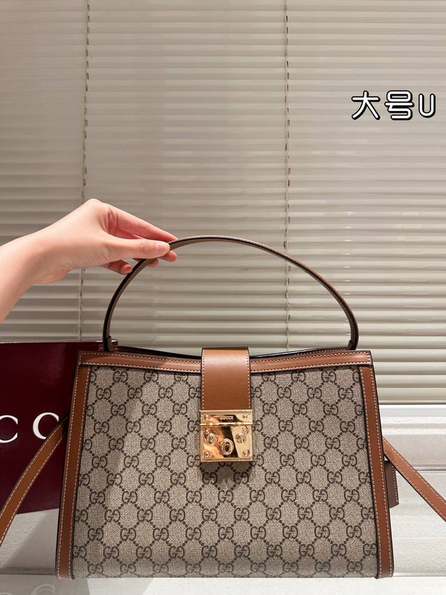 大号 Gucci永不过时的经典Gucci Padlock 从颜值到使用感都非常Yyds，简约百搭，经典款式不容易过时，造型也以大方舒适，容纳性好为特点 肩带搭配