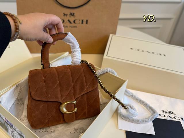 折叠盒 Size:18×14 Coach蔻驰新款Tabby链条手提包 简约高级,气质与优雅并存 实用性极强,容量很足 日常出门凹造型妥妥的抢眼神器 折叠盒 Size:18×14 Coach蔻驰新款Tabby链条手提包 简约高级,气质与优雅并存 实用性极强,容量很足 日常出门凹造型妥妥的抢眼神器