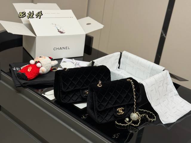 配折叠盒飞机盒 Size：17.13Cm 20.12Cm 方胖子升级版出货 香奈儿毛尼金属球 手感软软糯糯