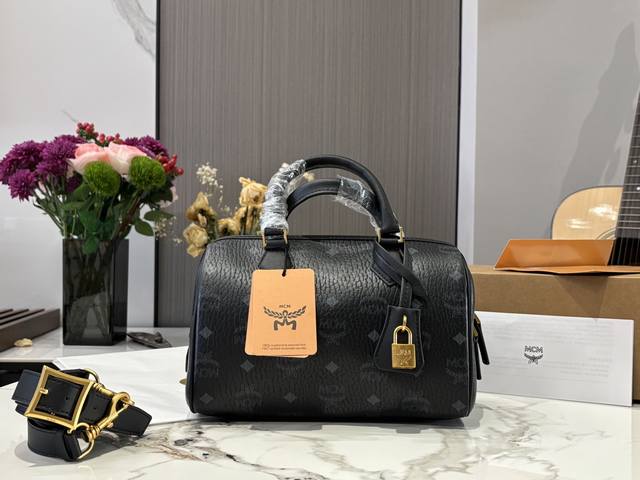 配飞机盒 Size:25Cm Mcm 枕头包 俏皮可爱 单肩手提斜挎了 配飞机盒 Size:25Cm Mcm 枕头包 俏皮可爱 单肩手提斜挎了