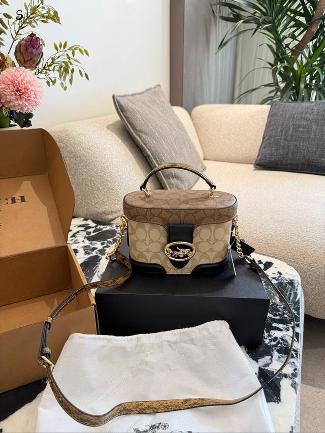 报告 经典老花真的吼吼看啊 包身满印的Logo时尚又潮流 包包容量也蛮大的巨能装 放口红粉饼耳机14Pm也能轻松放下 可手提可斜挎秋冬怎么搭配都不会出错诶 是女 报告 经典老花真的吼吼看啊 包身满印的Logo时尚又潮流 包包容量也蛮大的巨能装 放口红粉饼耳机14Pm也能轻松放下 可手提可斜挎秋冬怎么搭配都不会出错诶 是女