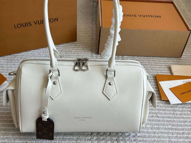 配盒 2025春夏系列Speedy Cargo Vibe 新款Speedy Cargo Vibe皮子又软又亮，带拉链的大包彻底解决了怕包包没有拉链的东西掉出去的