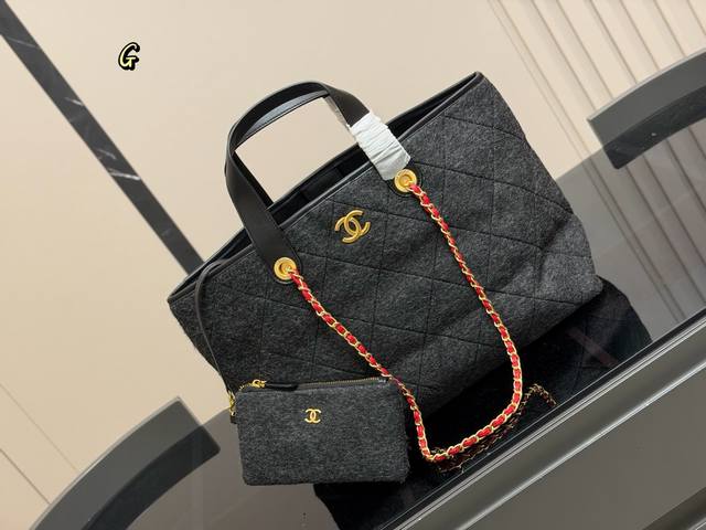 无盒 尺寸：38*30Cm 大 香奈儿 牛仔沙滩包 安排！安排！ 今年出的这个沙滩包可太好看了 水洗做旧款更加有高级感