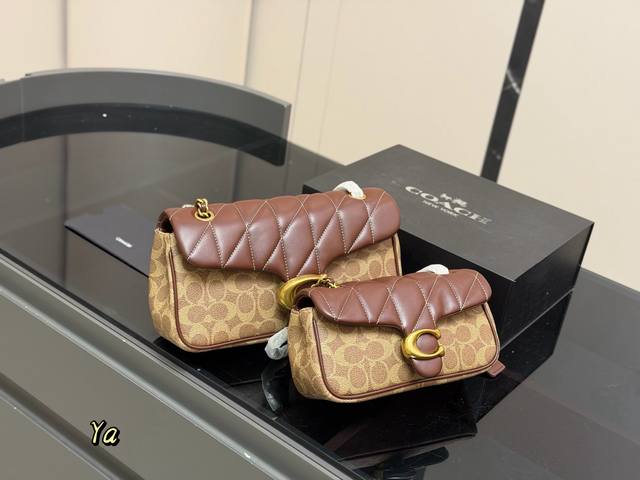 配折叠盒 Size:21*11Cm 25*15Cm 百搭神器 Tabby 蔻驰 酒神新品 Quilted Tabby25 链条版Tabby 这你能忍住 满满的小 配折叠盒 Size:21*11Cm 25*15Cm 百搭神器 Tabby 蔻驰 酒神新品 Quilted Tabby25 链条版Tabby 这你能忍住 满满的小