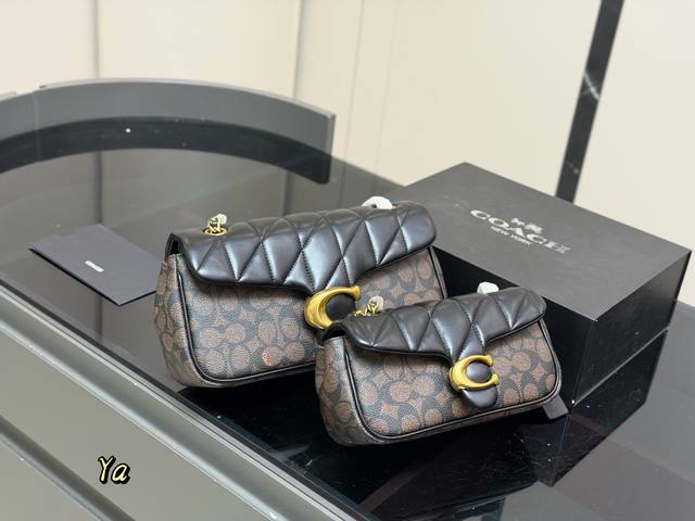 配折叠盒 Size:21*11Cm 25*15Cm 百搭神器 Tabby 蔻驰 酒神新品 Quilted Tabby25 链条版Tabby 这你能忍住 满满的小 配折叠盒 Size:21*11Cm 25*15Cm 百搭神器 Tabby 蔻驰 酒神新品 Quilted Tabby25 链条版Tabby 这你能忍住 满满的小