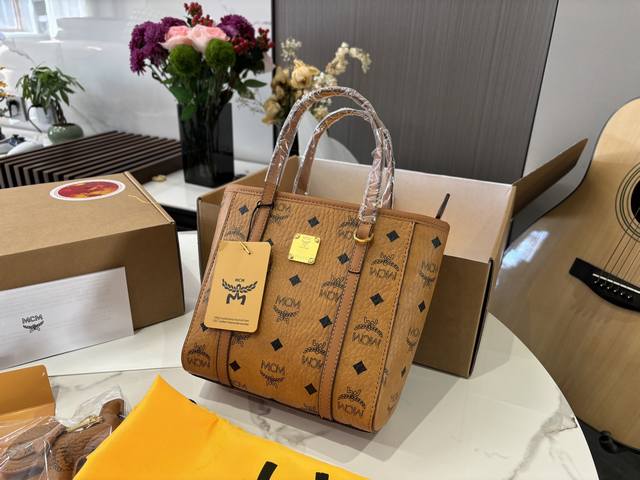 小号 Size:20.19Cm Mcm 新款购物袋 升级版拉链款Shopper 改变后的[它 你是否更爱它了! 原单!青岛出品! 小号 Size:20.19Cm Mcm 新款购物袋 升级版拉链款Shopper 改变后的[它 你是否更爱它了! 原单!青岛出品!