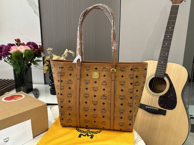 大号无盒 Size:32.31Cm Mcm 新款购物袋 升级版拉链款Shopper 改变后的[它 你是否更爱它了! 原单!青岛出品! 大号无盒 Size:32.31Cm Mcm 新款购物袋 升级版拉链款Shopper 改变后的[它 你是否更爱它了! 原单!青岛出品!