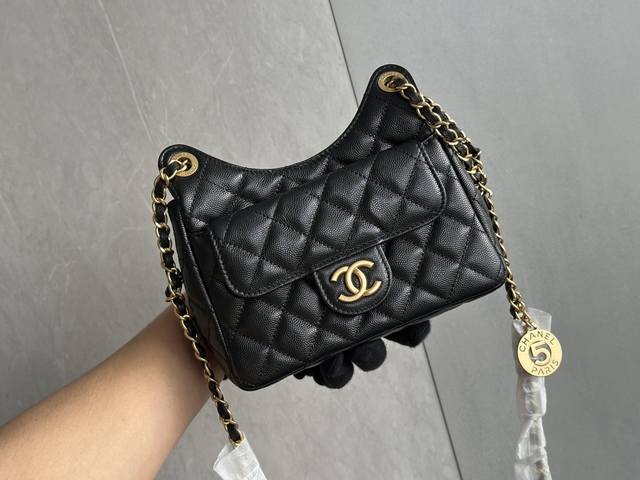 原价1430 双11狂欢特惠活动 牛皮 全新无质量问题 无礼盒 有布袋 尺寸：19Cm 3710