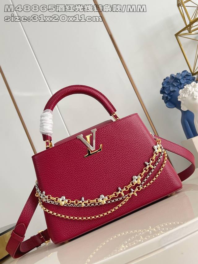 出厂价p 顶级原单 M48865酒红光线链条款 中号 這款現代版Capucines Mm以雋永黑色Taurillon皮革打造,配上以珠寶為靈感的Infinity 出厂价p 顶级原单 M48865酒红光线链条款 中号 這款現代版Capucines Mm以雋永黑色Taurillon皮革打造,配上以珠寶為靈感的Infinity