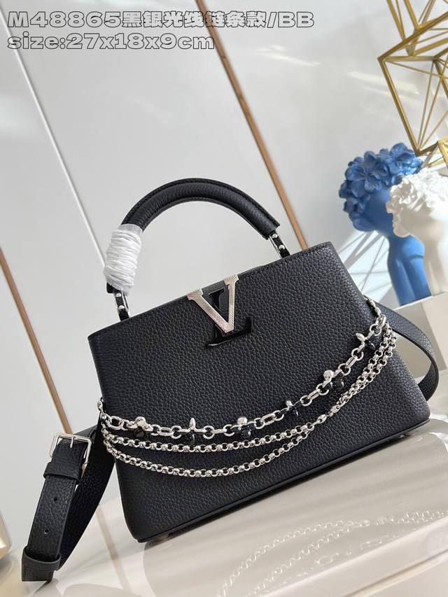出厂价p 顶级原单 M48865黑银光线链条款 小号 這款現代版Capucines Bb以雋永黑色Taurillon皮革打造,配上以珠寶為靈感的Infinity 出厂价p 顶级原单 M48865黑银光线链条款 小号 這款現代版Capucines Bb以雋永黑色Taurillon皮革打造,配上以珠寶為靈感的Infinity