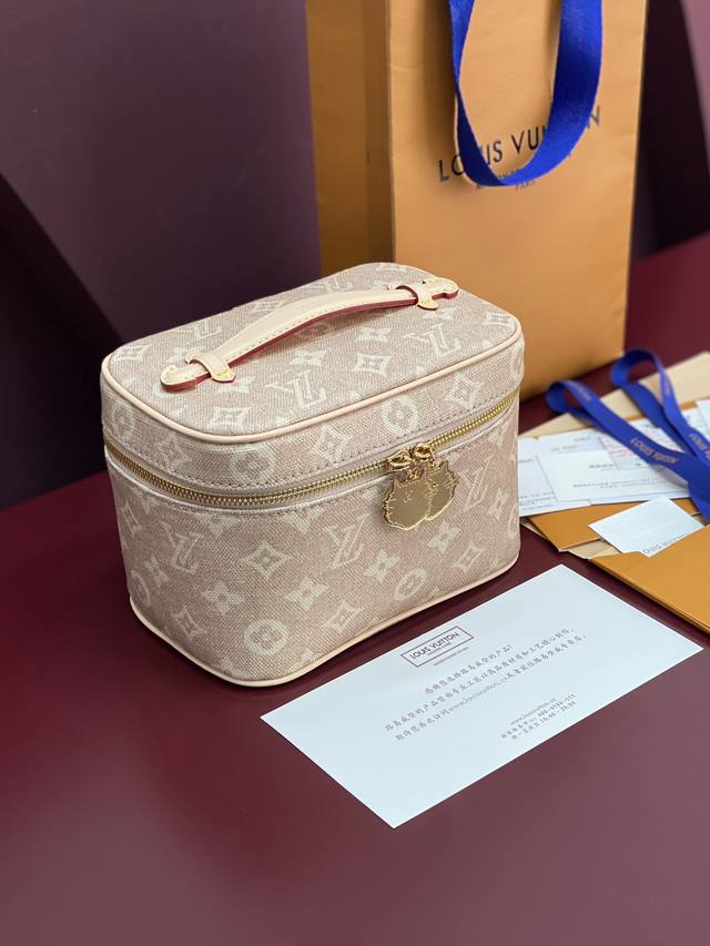 出厂价p M15170 猫咪款 163变码芯片!Nice 迷你化妆包、本款 Nice 迷你化妆包出自路易威登与 Grace Coddington 的合作系列,以 出厂价p M15170 猫咪款 163变码芯片!Nice 迷你化妆包、本款 Nice 迷你化妆包出自路易威登与 Grace Coddington 的合作系列,以