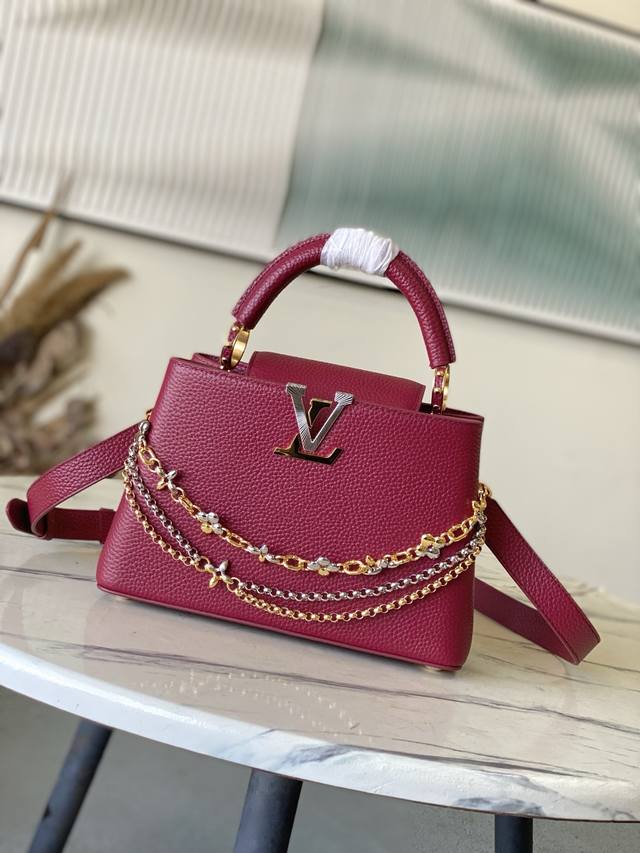 出厂价p 特级原厂皮 M27034 M48865 酒红光线链条款小号 这款Capucines采用引人注目的、精致的宝石色调版本装饰有品牌的双镀锌Infinity 出厂价p 特级原厂皮 M27034 M48865 酒红光线链条款小号 这款Capucines采用引人注目的、精致的宝石色调版本装饰有品牌的双镀锌Infinity