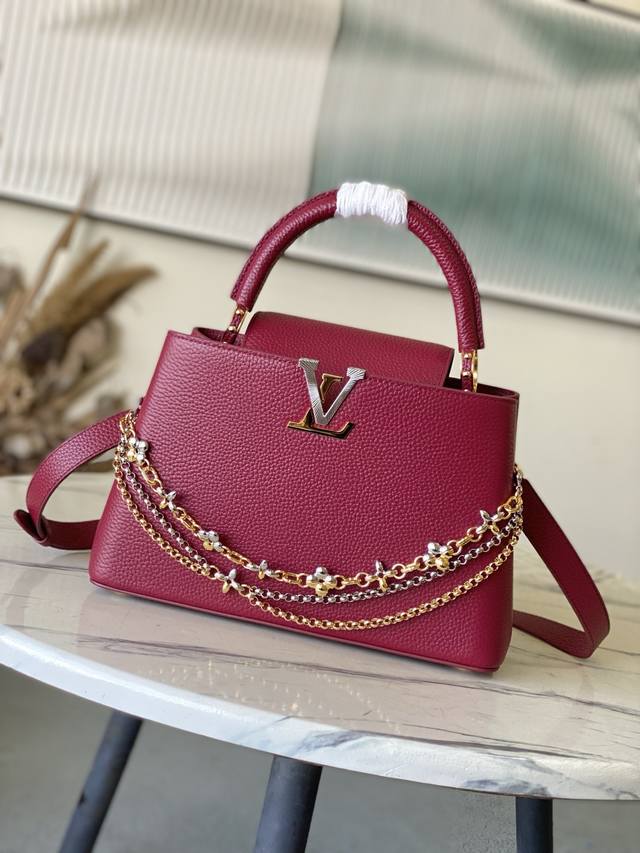 出厂价p 特级原厂皮 M27034 M48865 酒红光线链条款 这款Capucines采用引人注目的、精致的宝石色调版本装饰有品牌的双镀锌Infinity链条 出厂价p 特级原厂皮 M27034 M48865 酒红光线链条款 这款Capucines采用引人注目的、精致的宝石色调版本装饰有品牌的双镀锌Infinity链条