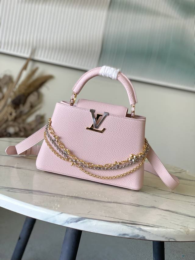 出厂价p 特级原厂皮 M27039 M48865 芭蕾粉光线链条款小号 这款Capucines采用引人注目的、精致的宝石色调版本装饰有品牌的双镀锌Infinit 出厂价p 特级原厂皮 M27039 M48865 芭蕾粉光线链条款小号 这款Capucines采用引人注目的、精致的宝石色调版本装饰有品牌的双镀锌Infinit