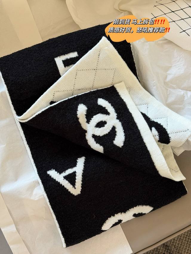 配盒 Size:170*28Cm 刚刚到货 马上拆包 质感好货,怒吼推荐款 这个很经典,有点不好买哦! 这个围巾最大的感触就是: 超级无敌无敌无敌的柔软舒服,并 配盒 Size:170*28Cm 刚刚到货 马上拆包 质感好货,怒吼推荐款 这个很经典,有点不好买哦! 这个围巾最大的感触就是: 超级无敌无敌无敌的柔软舒服,并