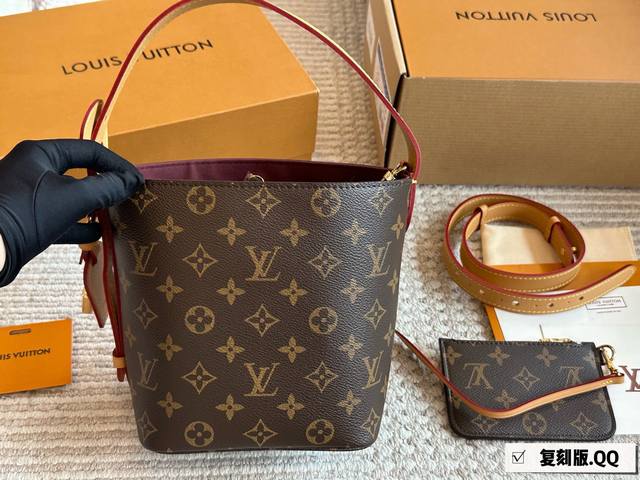 Allinbb真的颜值与高级并存出片极具氛围感有人懂Allinbb吗 真的好好看 除了颜值以外实用性也很强 一年四季都在背超级百搭 这个尺寸算是黄金了 大个子小 Allinbb真的颜值与高级并存出片极具氛围感有人懂Allinbb吗 真的好好看 除了颜值以外实用性也很强 一年四季都在背超级百搭 这个尺寸算是黄金了 大个子小