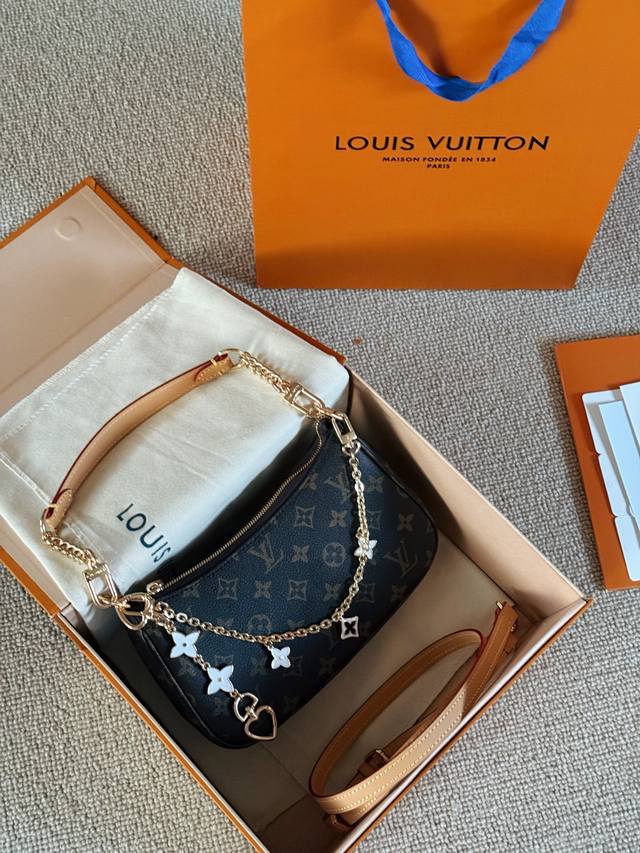 配盒 改造款 Size:24*13Cm L家 改造款 腋下月牙包 上身简直不要太好看 斜挎、单肩、手拎! 新尺寸真的很Nice 配置:挂包链条 增长链条 配盒 改造款 Size:24*13Cm L家 改造款 腋下月牙包 上身简直不要太好看 斜挎、单肩、手拎! 新尺寸真的很Nice 配置:挂包链条 增长链条