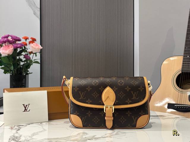 变码芯片 原版开模 全钢五金 头层牛皮配折叠礼盒 飞机盒 最新款 L家 Diane 法棍包头层黄皮变色皮 顶级版宽肩带很搭 超级重工刺绣 目测又是一爆款 Yyd 变码芯片 原版开模 全钢五金 头层牛皮配折叠礼盒 飞机盒 最新款 L家 Diane 法棍包头层黄皮变色皮 顶级版宽肩带很搭 超级重工刺绣 目测又是一爆款 Yyd