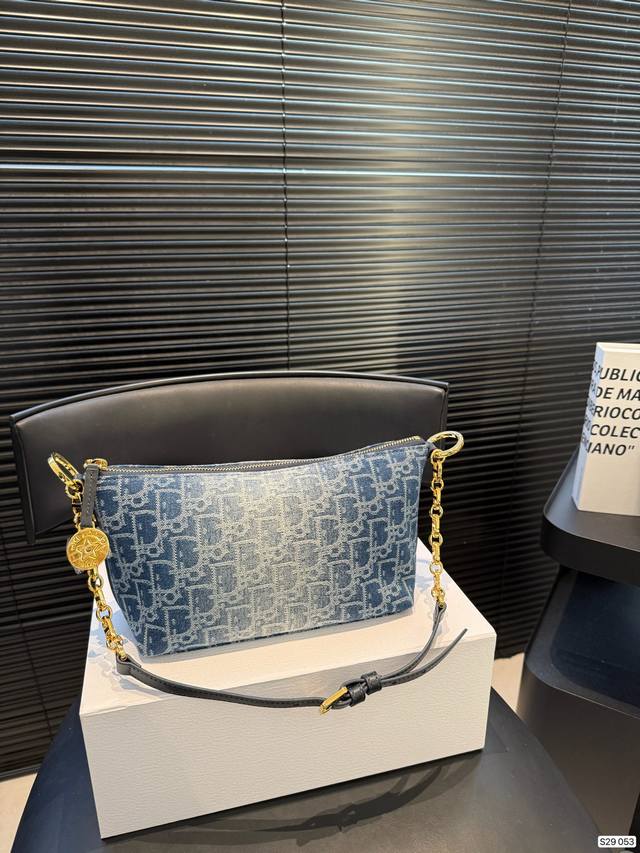 配折叠盒子 迪奥腋下包 高品质，超大容量，更是百搭 一年四季都好背 让你秒变时髦精 尺寸：22 14.5货号053