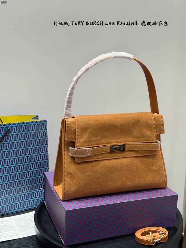 礼盒包装 升级版! Tory Burch Tb托里伯奇 Lee Radziwill 麂皮 腋下包 斜挎单肩包 新款Lee变成软软包啦,手感实在太好了 小众又高级 礼盒包装 升级版! Tory Burch Tb托里伯奇 Lee Radziwill 麂皮 腋下包 斜挎单肩包 新款Lee变成软软包啦,手感实在太好了 小众又高级