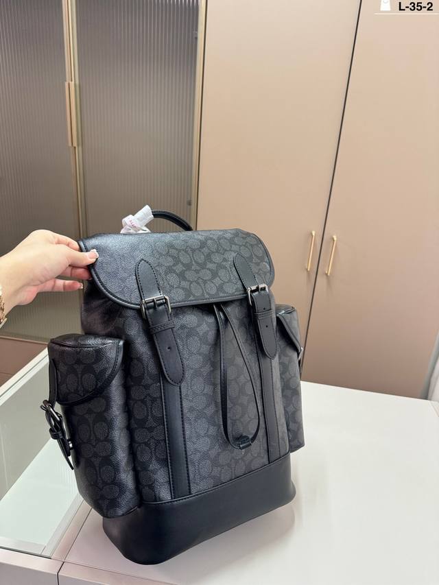 L-35-2尺寸28×42 Coach蔻驰双肩包 最经典实用的一款男士双肩包强烈推荐