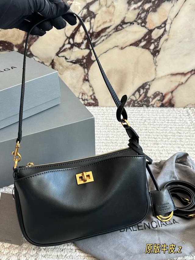 原版牛皮 DDD 巴黎世家Redeo新品腋下包[细节 更新] DDD 新款可以说出道即巅峰，有是一神作，重新开创- -种新的风格，慵懒塌塌的造型用在巴黎世家没有