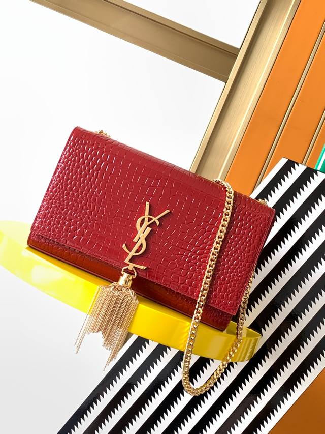 原厂皮 ##24Cm万年款 Kate鳄鱼纹来袭 堪比真正的鳄鱼皮哦!背出去都被看成是鳄鱼皮呢 完全根据正品走 让你更有底气!更有面子 随便逛专柜 反正毫无差距! 原厂皮 ##24Cm万年款 Kate鳄鱼纹来袭 堪比真正的鳄鱼皮哦!背出去都被看成是鳄鱼皮呢 完全根据正品走 让你更有底气!更有面子 随便逛专柜 反正毫无差距!