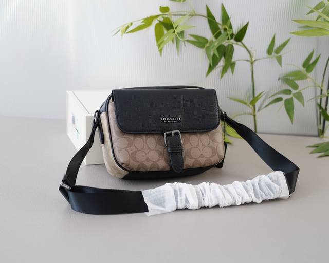 蔻驰 官网同步 高版本 斜挎单肩背包 永恒不过时的标志性产品 纯原单小牛皮 顶级五金制作 非市面普通版本 今年coach最爱的款式 全部实拍 实用性非常高 完全