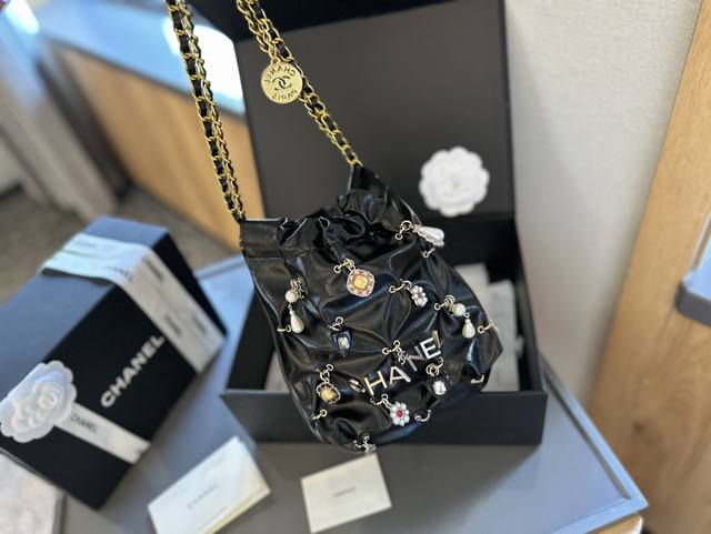 折叠礼盒官网飞机盒证书” Chanel 2024Ss迷你垃圾袋#大爆预测 天呐chanel Mini垃圾袋也太美了叭颐 预测下一个大爆款翻 好想拥有 #香奈儿垃 折叠礼盒官网飞机盒证书” Chanel 2024Ss迷你垃圾袋#大爆预测 天呐chanel Mini垃圾袋也太美了叭颐 预测下一个大爆款翻 好想拥有 #香奈儿垃