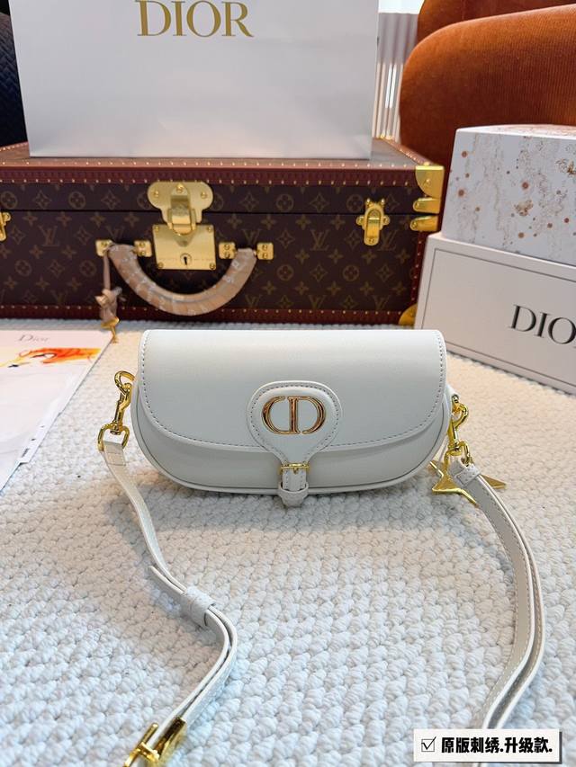 配飞机盒. 迪奥 Dior Babby马鞍包 质感很高级 容量超级大也很耐用 日常出街背它回头率百分百 就是这种随性慵懒感尺寸：21*5*11Cm - 点击图像关闭