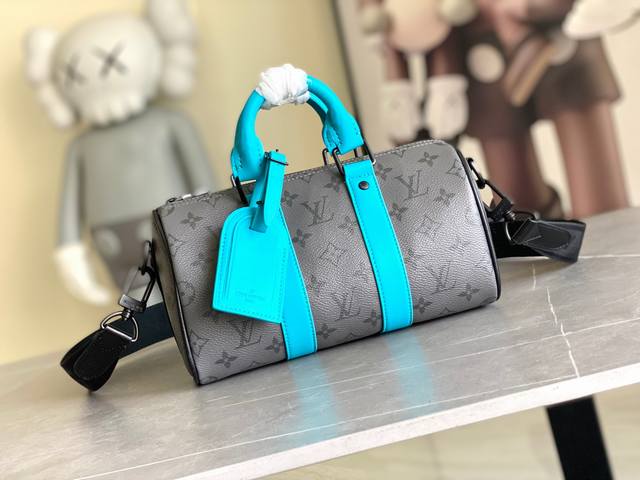 原单 批 M11645 黑花 动态芯片版 皮料是意大利a级皮料是在于品质、五金、面料、手工、油边、A级出品、图片跟产品一致丶配全套包装.尺寸:25X15X11C 原单 批 M11645 黑花 动态芯片版 皮料是意大利a级皮料是在于品质、五金、面料、手工、油边、A级出品、图片跟产品一致丶配全套包装.尺寸:25X15X11C