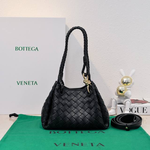 Bv家上新啦!Andiamo结合葆蝶家档案室款parachute手袋传承复古元素,融合现代风潮 北京之夜舒淇同款,经典包款的延续,集合手拎,肩背,斜背三种功能, Bv家上新啦!Andiamo结合葆蝶家档案室款parachute手袋传承复古元素,融合现代风潮 北京之夜舒淇同款,经典包款的延续,集合手拎,肩背,斜背三种功能,