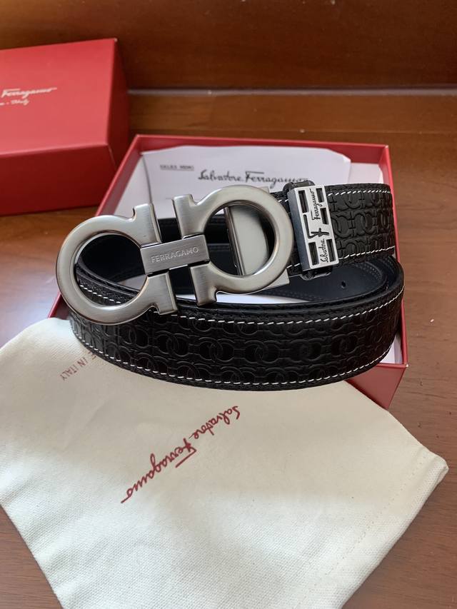 配正版包装，菲拉格慕原厂八字扣精品打磨制作，看图看细节，非常厚实饱满，正版同步， 皮纹清晰质感舒适 版型时尚高档 宽度3.4 Cm 高清实拍大图 ，保质保量