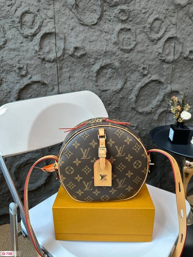 配折叠盒 尺寸：中宽20.19Cm 升级版lv 圆饼包 经典老花 原版五金 圆头圆脑的 时尚百搭 - 点击图像关闭