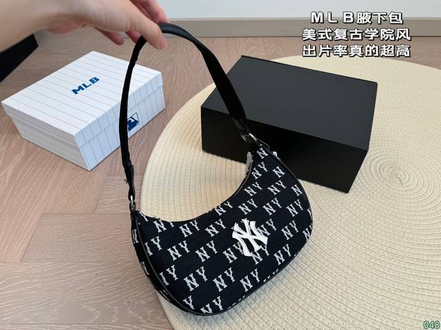 配盒 Mlb腋下包 美式复古学院风 出片率真的超高 容量我都不想夸了 闭眼入~ 尺寸24 12 配盒 Mlb腋下包 美式复古学院风 出片率真的超高 容量我都不想夸了 闭眼入~ 尺寸24 12
