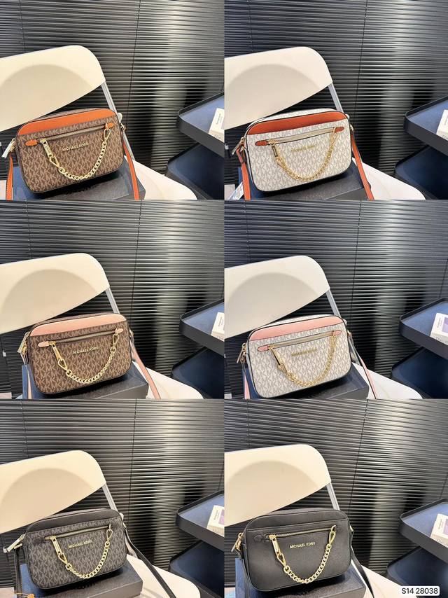 配盒子 Mk 新款相机包 专柜最新同歩 最新款 新鲜出炉啦简直是美到人心啦 原版五金logo 首选进口皮料 质感超赞所谓人人必备一款 这个款式必须自留 真的是让