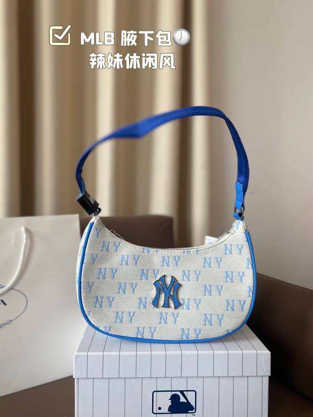 Mlb 腋下包 辣妹休闲风 给人一种天生时髦的感觉 简约又特别 腋下包真的永远经典 尺寸:24 14 Mlb 腋下包 辣妹休闲风 给人一种天生时髦的感觉 简约又特别 腋下包真的永远经典 尺寸:24 14