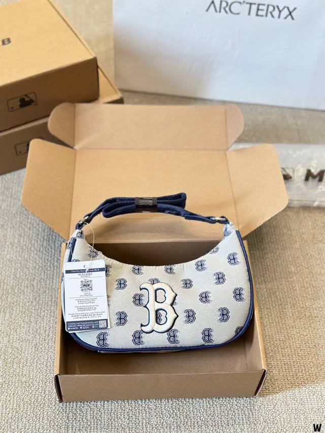 原版布 Mlb官方 男女腋下包情侣款明星同款新款 网红百搭 腋下包 尺寸22 13Cm 飞机盒包装 原版布 Mlb官方 男女腋下包情侣款明星同款新款 网红百搭 腋下包 尺寸22 13Cm 飞机盒包装