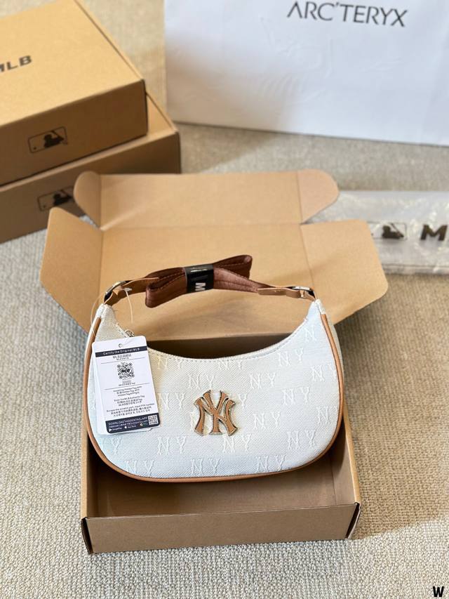 原版布 Mlb官方 男女腋下包情侣款明星同款新款 网红百搭 腋下包 尺寸22 13Cm 飞机盒包装 原版布 Mlb官方 男女腋下包情侣款明星同款新款 网红百搭 腋下包 尺寸22 13Cm 飞机盒包装