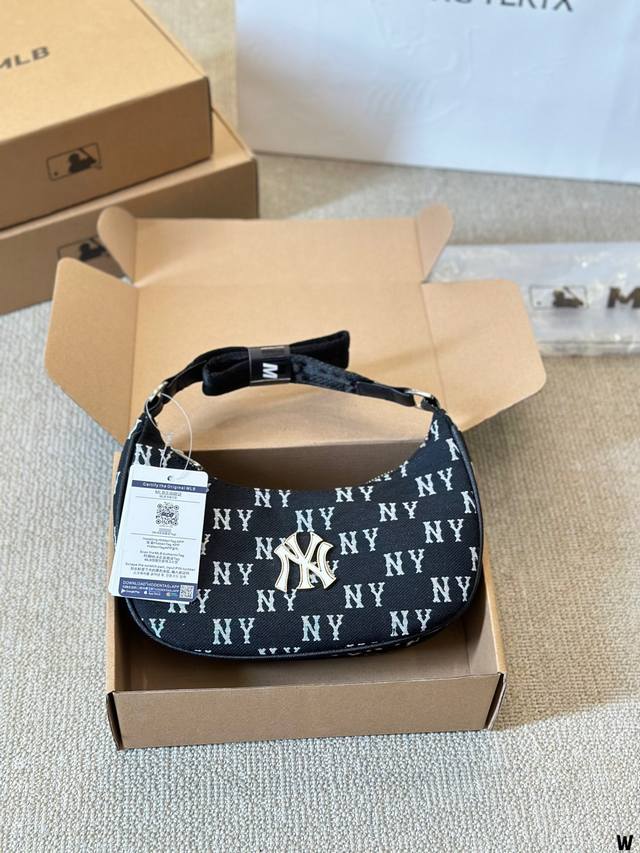 原版布 Mlb官方 男女腋下包情侣款明星同款新款 网红百搭 腋下包 尺寸22 13Cm 飞机盒包装 原版布 Mlb官方 男女腋下包情侣款明星同款新款 网红百搭 腋下包 尺寸22 13Cm 飞机盒包装