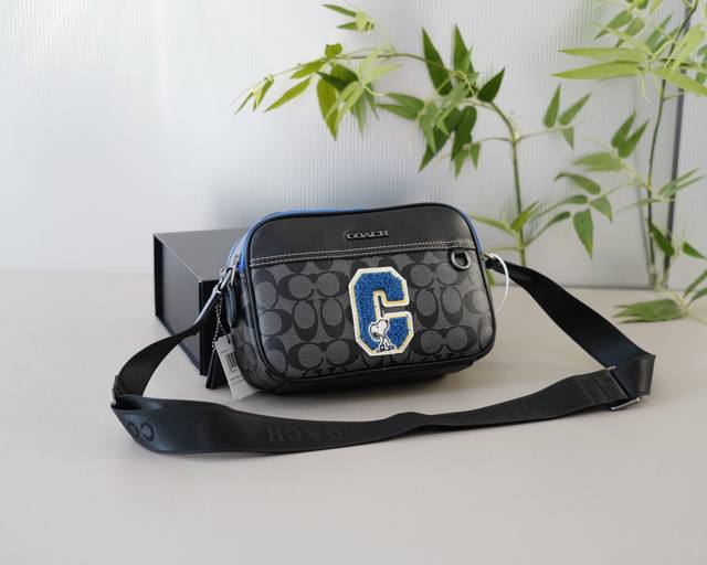 蔻驰 官网同步 高版本 斜挎单肩背包 永恒不过时的标志性产品 纯原单小牛皮 顶级五金制作 非市面普通版本 今年coach最爱的款式 全部实拍 实用性非常高 完全 - 点击图像关闭