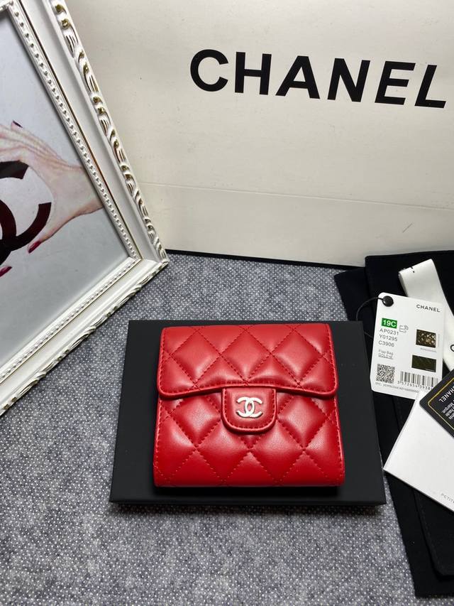 Chanel．型号1070、进口原版平纹小羊皮：尺寸12*10*3.5、