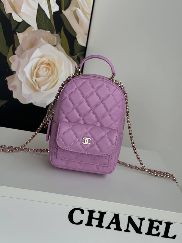 Chane124Cap3753 Mini羊皮小双肩 多种背法 可以手提、斜挎、双肩包。皮质还是羊皮非常耐用 容量很ok 经典极简风的一款 简直是完美 尺寸:18