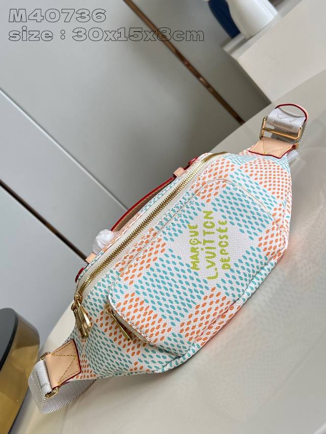 顶级原单 独家实拍 M40736 本款 Rush 腰包以 Damier Heritage 帆布演绎 Pharrell Williams 对品牌标志性图案的解构，