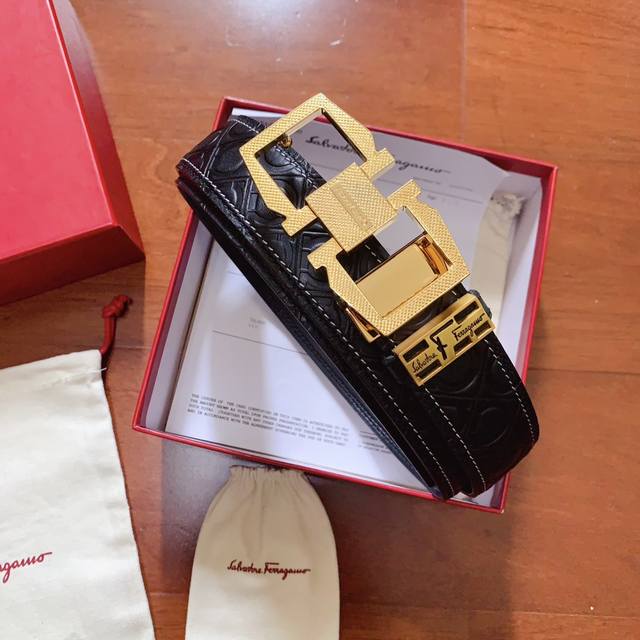 配正版包装,菲拉格慕原厂八字扣精品新款logo打磨制作,正版同步,皮纹清晰质感舒适 版型时尚高档 宽度3.8 Cm 高清实拍大图 ,保质保量 配正版包装,菲拉格慕原厂八字扣精品新款logo打磨制作,正版同步,皮纹清晰质感舒适 版型时尚高档 宽度3.8 Cm 高清实拍大图 ,保质保量