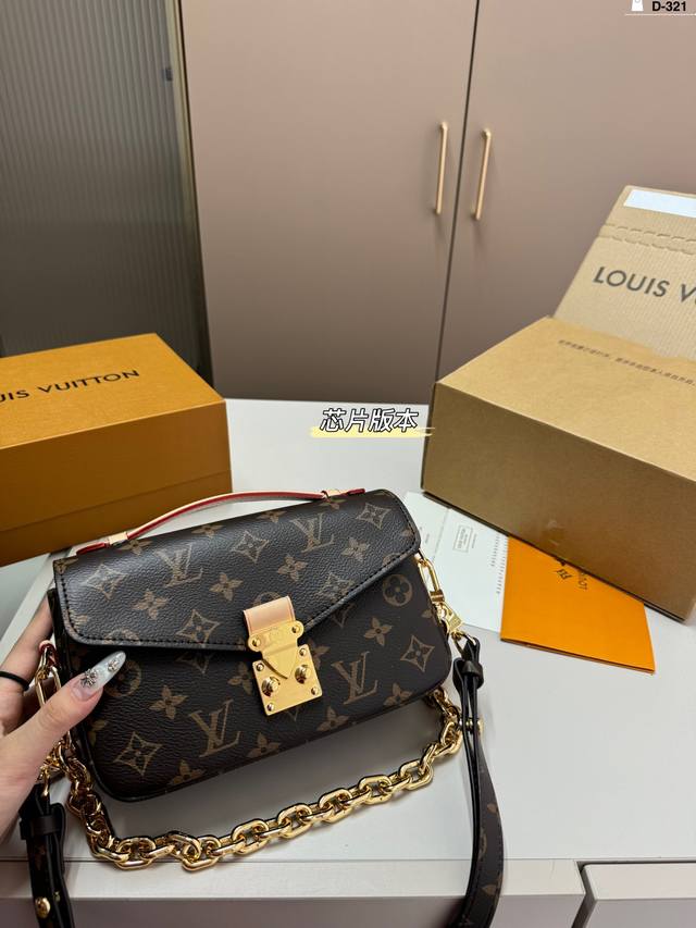 芯片版本 Lv 高品质经典邮差包 每一年这个季节都要推一下！ 因为它太经典！太好看！ D-321尺寸20.5.12折叠盒飞机盒