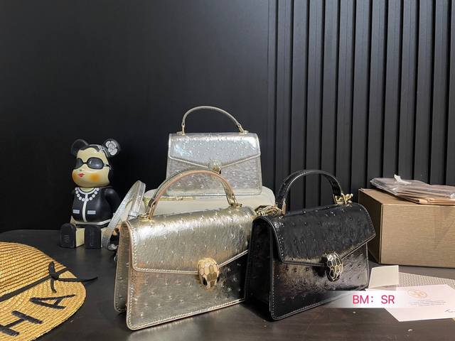 配折叠礼盒 宝格丽 经典 牛皮品质 进口蛇头五金扣 好质感巨百搭 蛇骨链条 尺寸:19*12 配折叠礼盒 宝格丽 经典 牛皮品质 进口蛇头五金扣 好质感巨百搭 蛇骨链条 尺寸:19*12