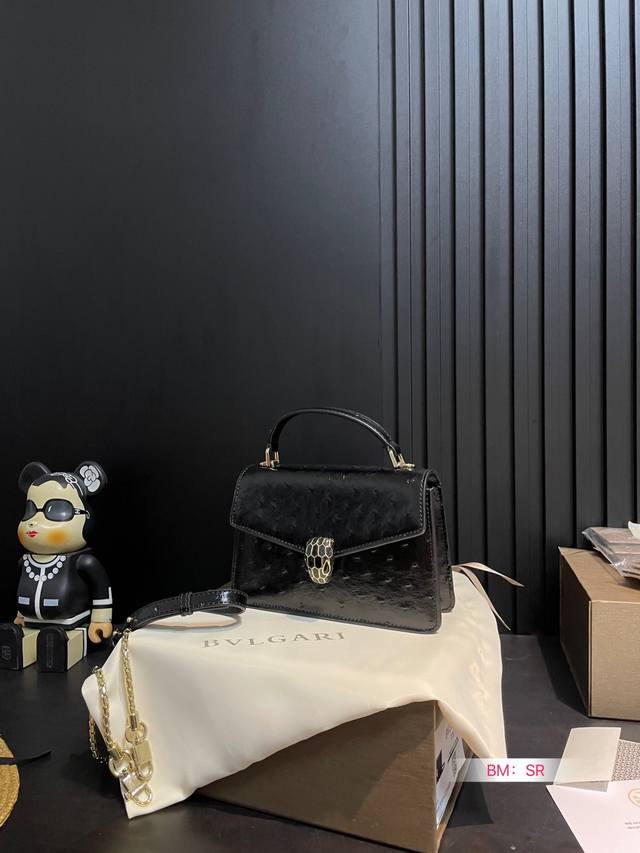 配折叠礼盒 宝格丽 经典 牛皮品质 进口蛇头五金扣 好质感巨百搭 蛇骨链条 尺寸:19*12 配折叠礼盒 宝格丽 经典 牛皮品质 进口蛇头五金扣 好质感巨百搭 蛇骨链条 尺寸:19*12