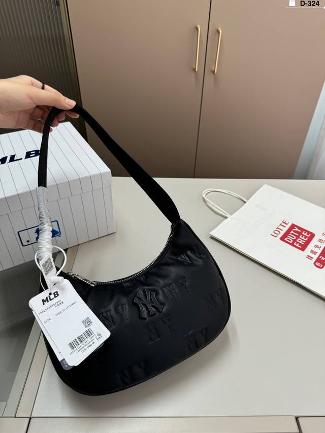 Mlb男女腋下包情侣款明星同款新款 网红百搭 腋下包 斜挎包 它会给你的穿搭加点缀 相得益彰 D-324尺寸24.6.14配盒 Mlb男女腋下包情侣款明星同款新款 网红百搭 腋下包 斜挎包 它会给你的穿搭加点缀 相得益彰 D-324尺寸24.6.14配盒